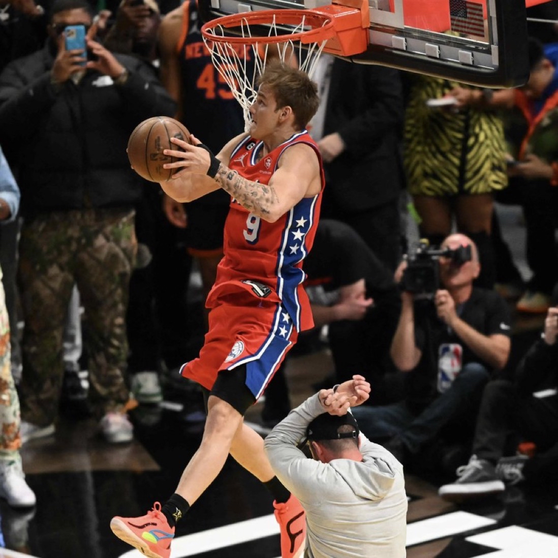 集结日NBA季后赛传出新动向，奥兰多魔术战术微调，管理层表态：更衣室稳定，球探报告显示潜力的简单介绍