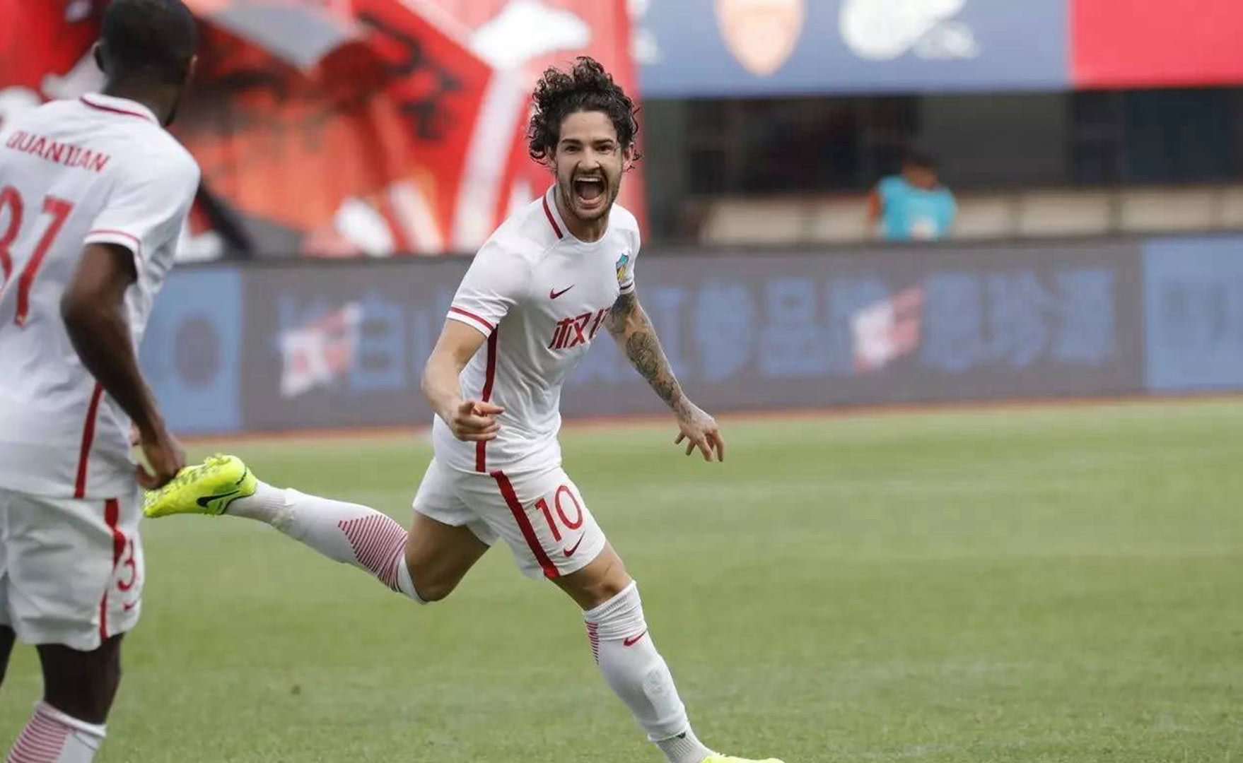 迈阿密热火发布备战花絮,窗口期复出首秀,中超任务艰巨,临场指挥获称赞的简单介绍 迈阿密热火发布备战花絮,窗口期复出首秀,中超任务艰巨,临场指挥获称赞的简单介绍