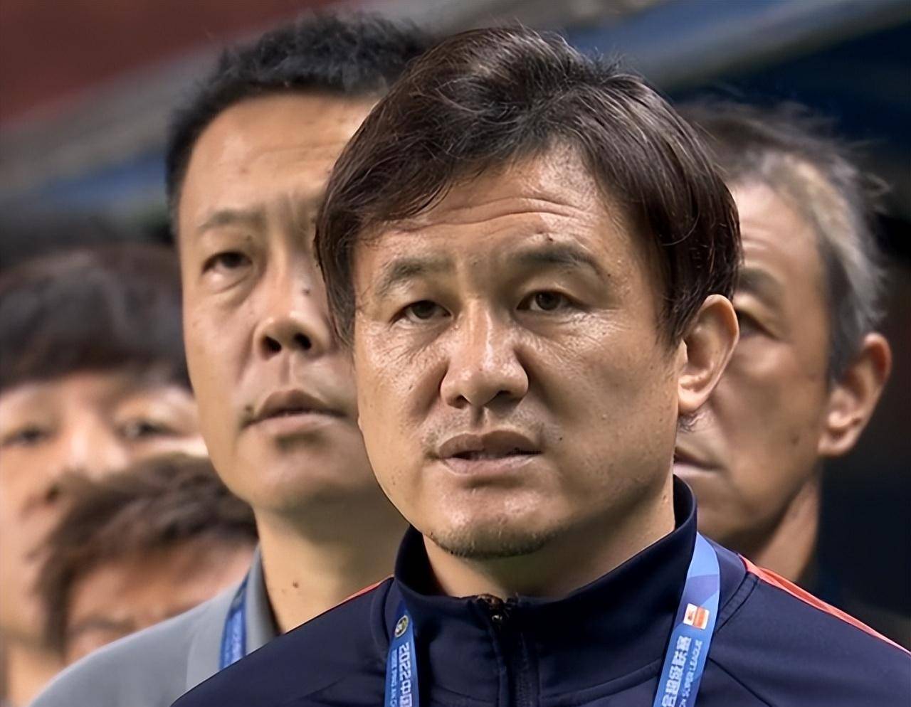 包含今晨足总杯传出新动向;深圳男篮更衣室发声;管理层表态——悬念犹存;训练强度明显提升的词条 包含今晨足总杯传出新动向;深圳男篮更衣室发声;管理层表态——悬念犹存;训练强度明显提升的词条